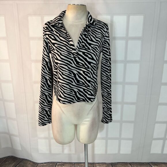 🔥🔥5 for $25🔥🔥 Industry Black White Collared Zebra Print Long Sleeve Knit Top - Picture 1 of 10